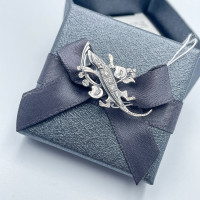 Серебряная брошь «Варан» (6110001)